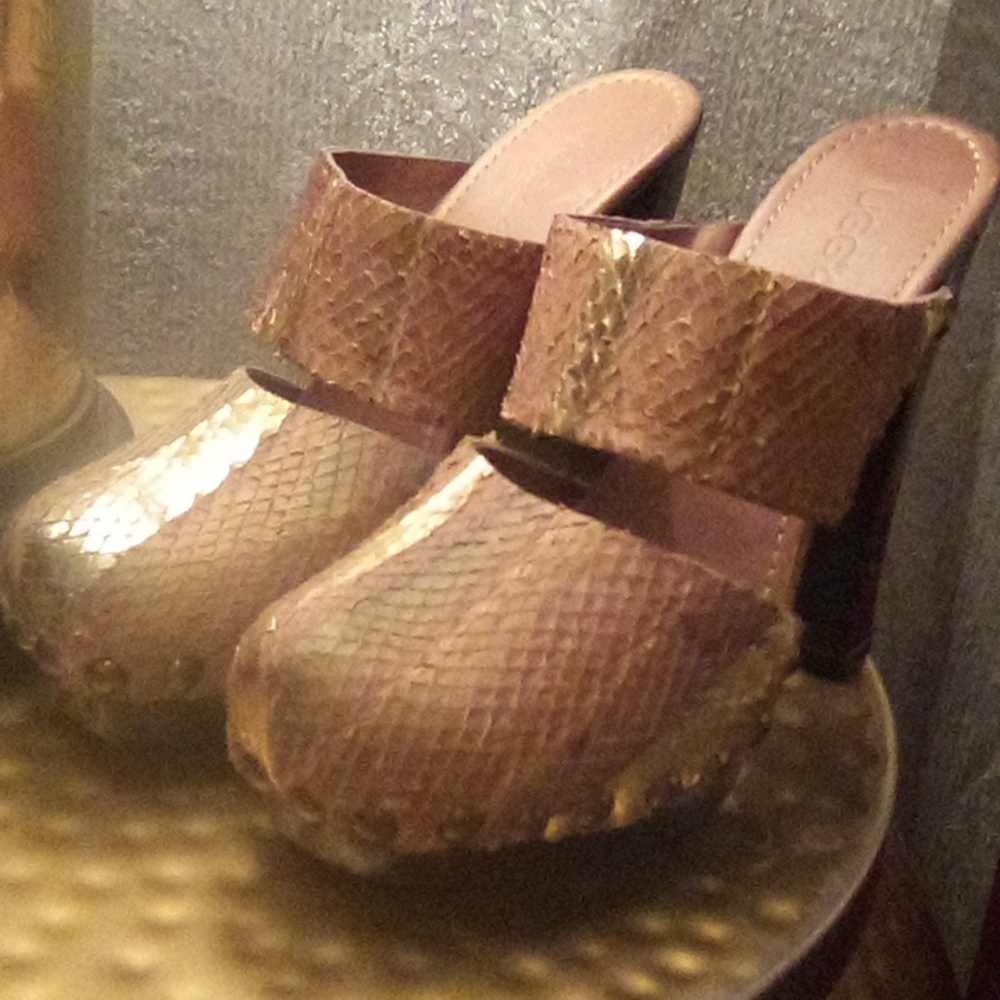 Ugg Collection Mule Sandals Size 7 Made in Italy